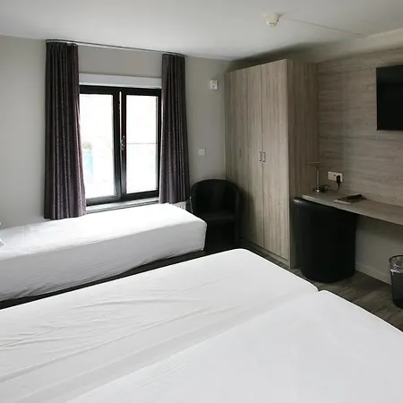 Au Royal Hotel